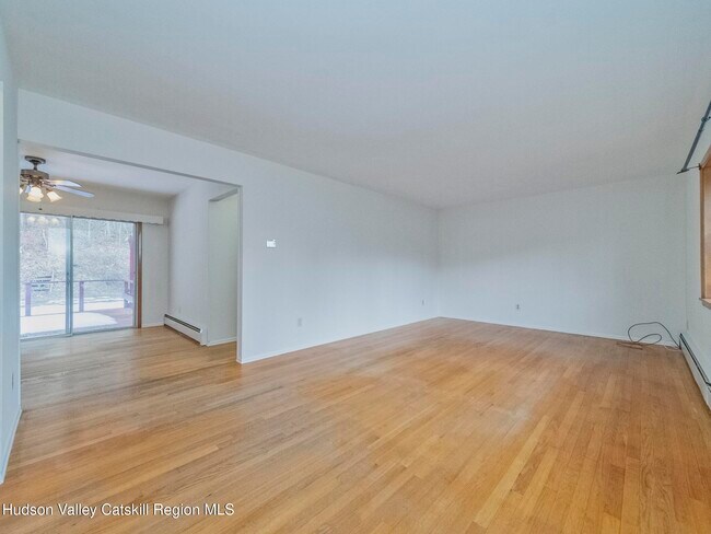 Foto del edificio - 30 Redwood Rd