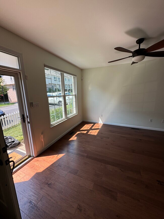 Spacious, bright living room - 10715 Prince Albert Way