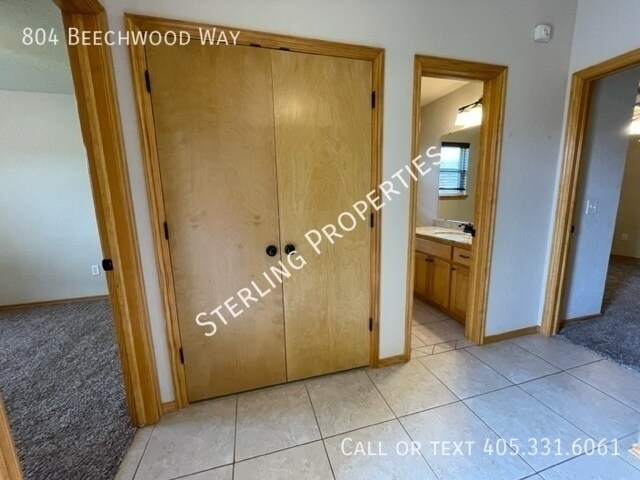 Building Photo - 804 Beechwood Way