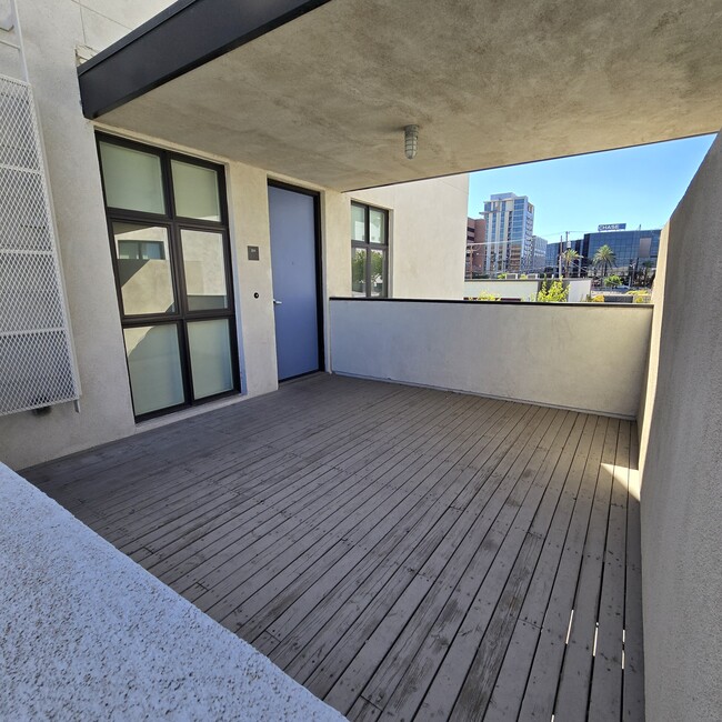 Building Photo - 519 S 6th St