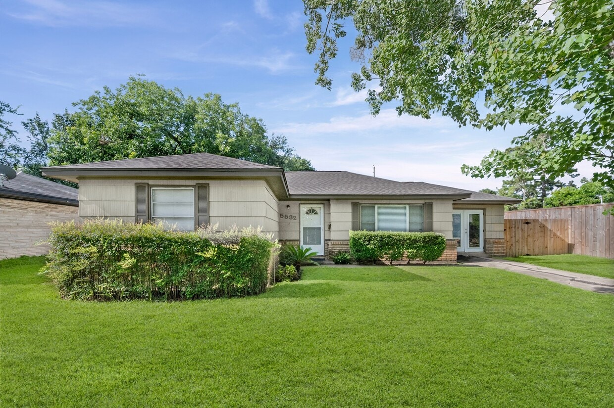 Primary Photo - 5532 Meadow Creek Ln