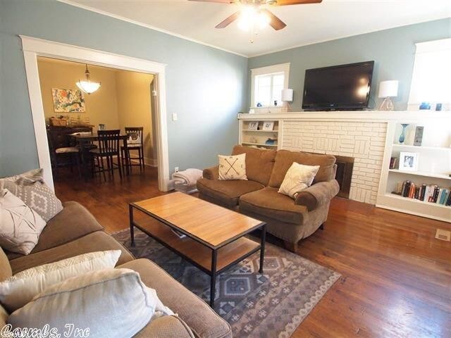 Foto del edificio - 220 S Brown St