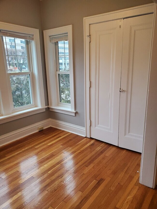 Foto del edificio - 6409 Clayton Rd