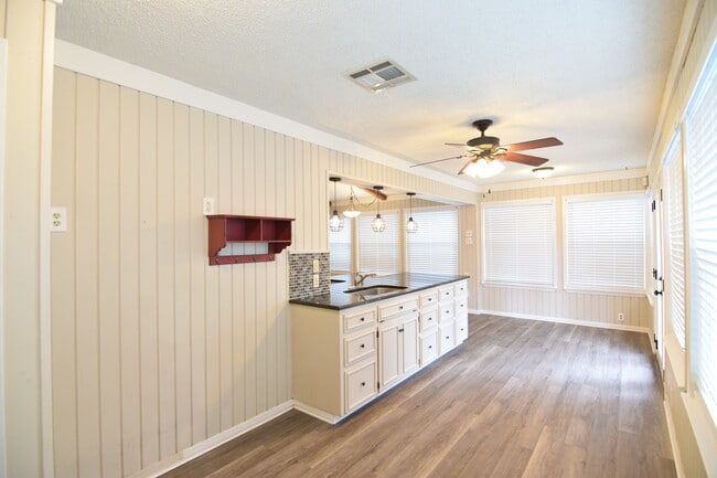 Building Photo - 3602 Iroquois Trail