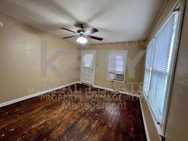 Building Photo - 409 Silkwood St