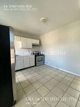 Building Photo - 44 Vineyard Ave