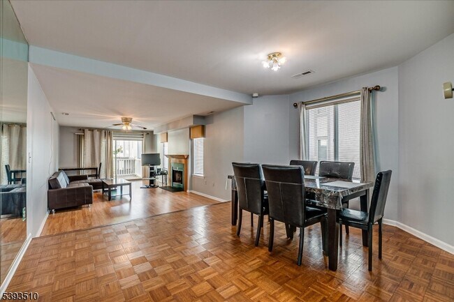 Building Photo - 2102 Amanda Ct