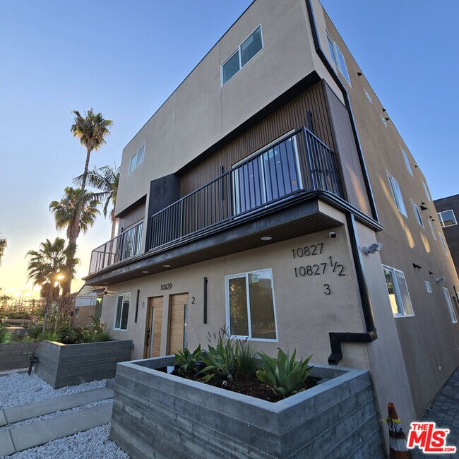 Foto del edificio - 10829 Peach Grove St
