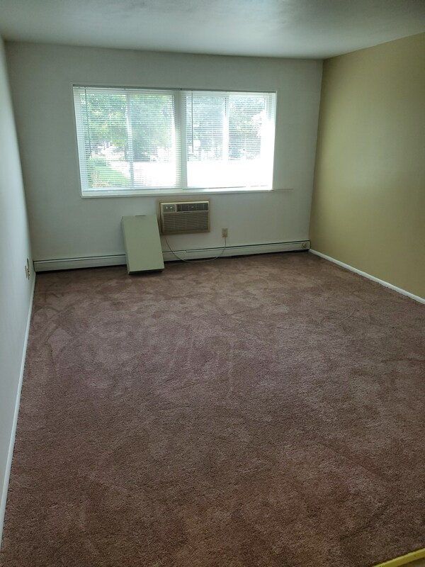 Foto del edificio - 5901 W Brown Deer Rd