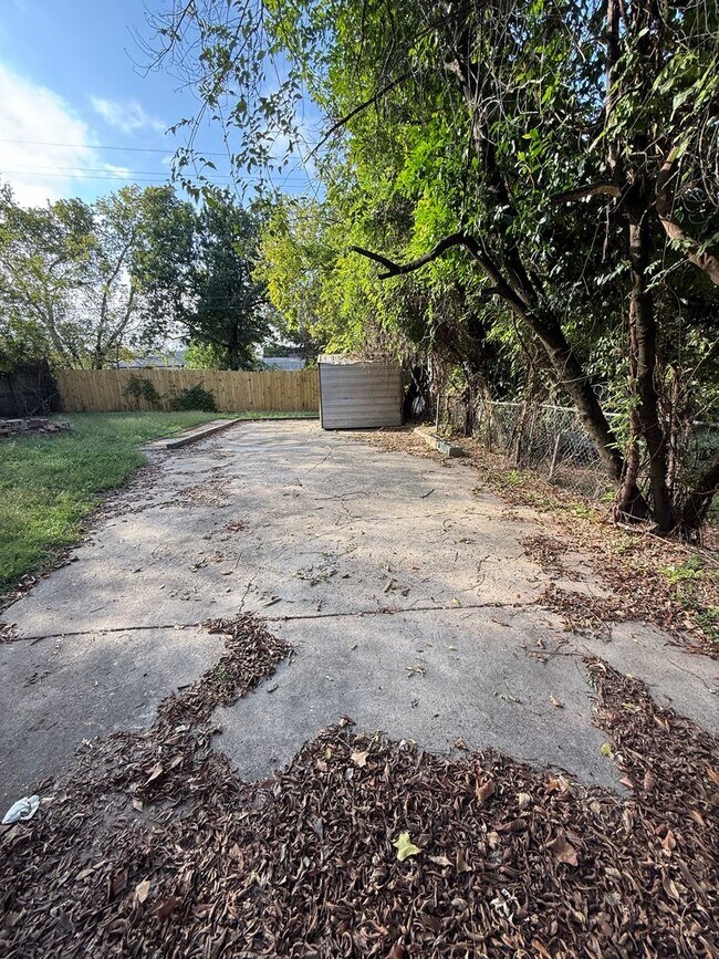 Foto del edificio - HOUSE:  3 Bed, 1 bath, Large Yard, Newly R...