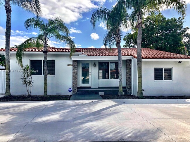 Building Photo - 6320 SW 24th St