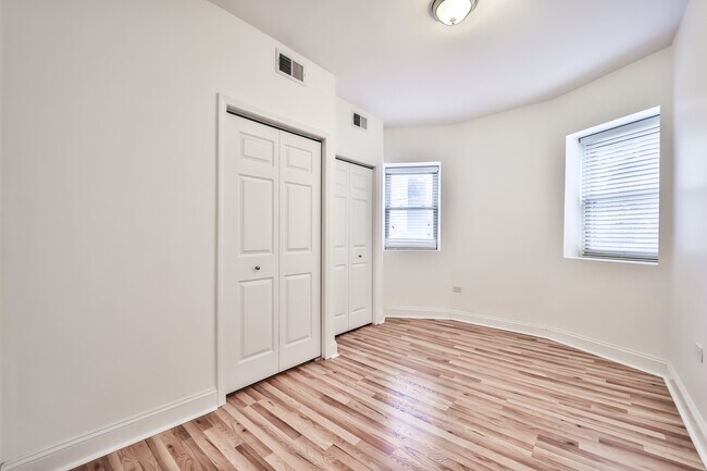 Foto del edificio - 728 W Waveland Ave