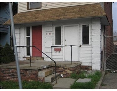 Primary Photo - 7529 Rosyln St