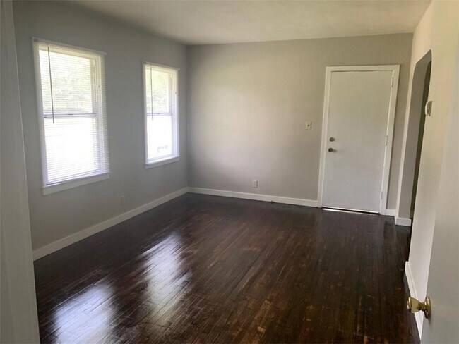 Foto del edificio - 3173 Baronne St