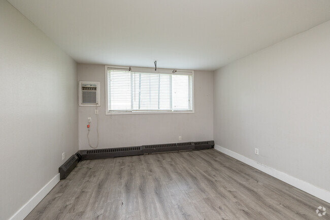 3BR, 1BA - 792SF - Living Room - The Arbors at McCormick Park