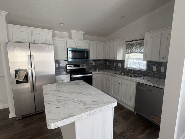 Foto del edificio - 3150 NE 36th Pl