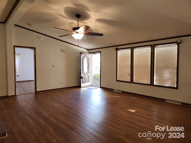 Building Photo - 7788 Skyline Dr