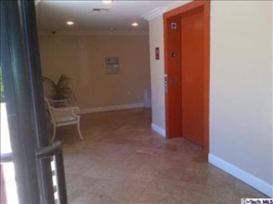 Building Photo - 6938 Laurel Canyon Blvd