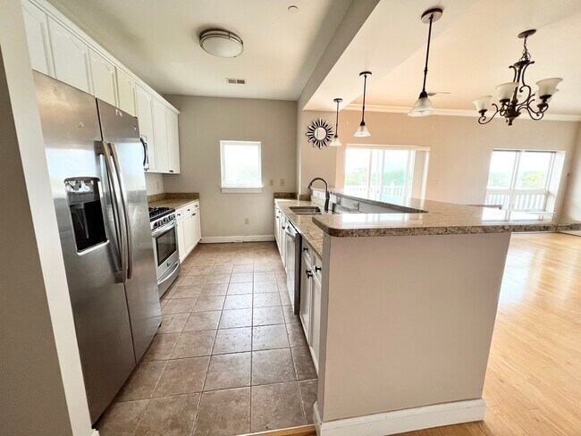 Kitchen - 527 Pawtucket Blvd