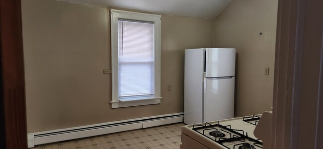 Kitchen - 31 N Evarts Ave