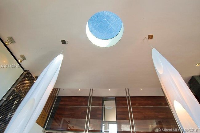 Foto del edificio - 233 N Coconut Ln