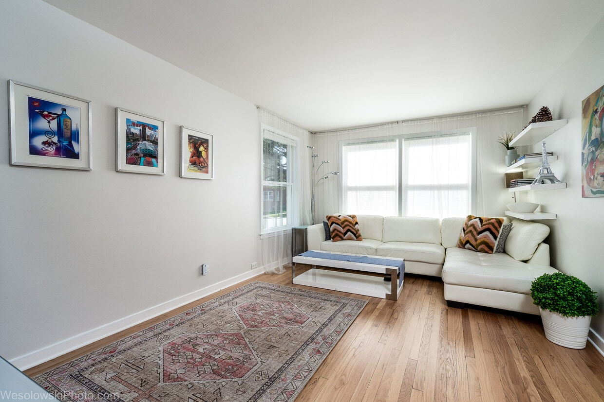 Fully Finished 1 or 2 bd, parking, balcony - 9003 Bronx Ave