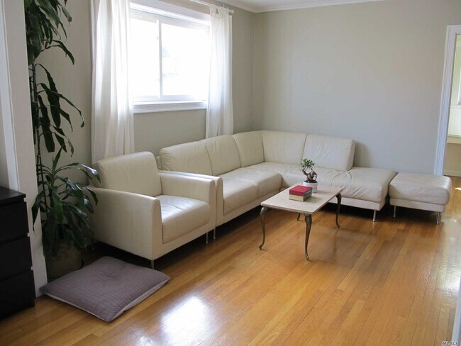 Foto del edificio - 213-49 39th Ave