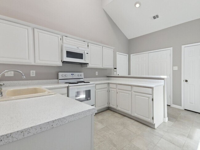 Foto del edificio - Spacious 2 Bedroom, 2 Bathroom Home in Eag...