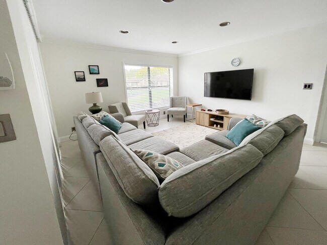 Foto del edificio - 8665 Boca Glades Blvd W