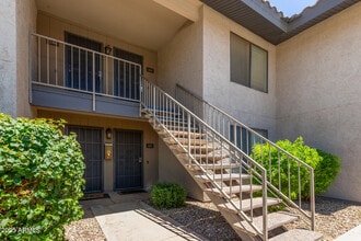 Building Photo - 1402 E Guadalupe Rd