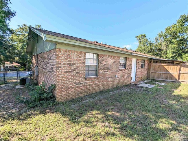 Foto del edificio - 5088 Yacht Harbor Cir