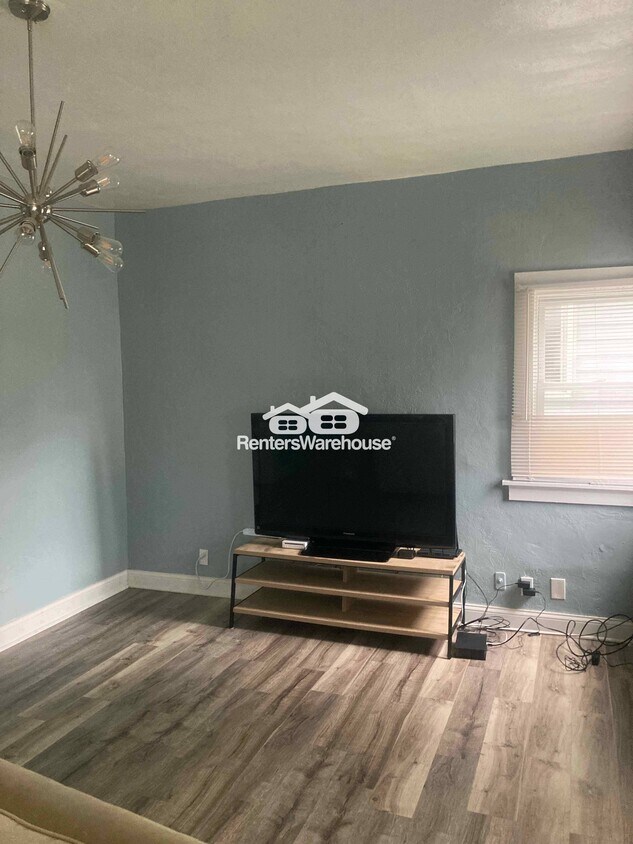 Foto principal - 4639 Adkins Ave