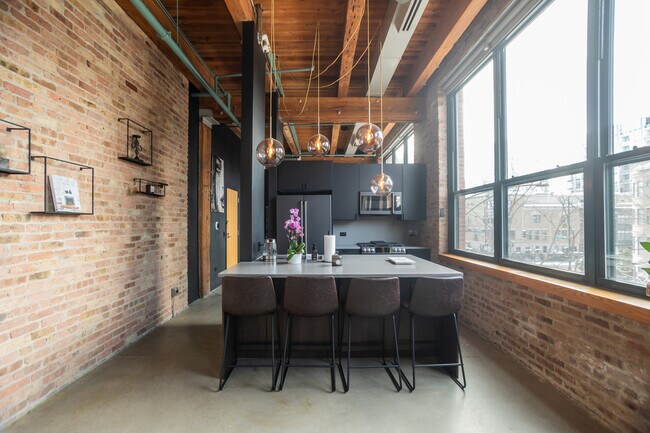 Foto del edificio - 1727 S Indiana Ave