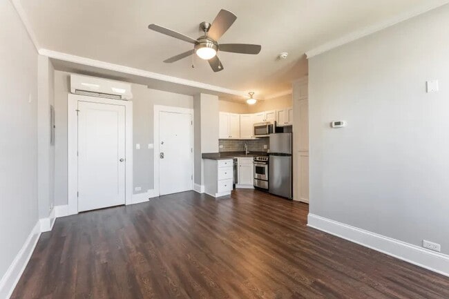 Building Photo - 817 W Lakeside Pl