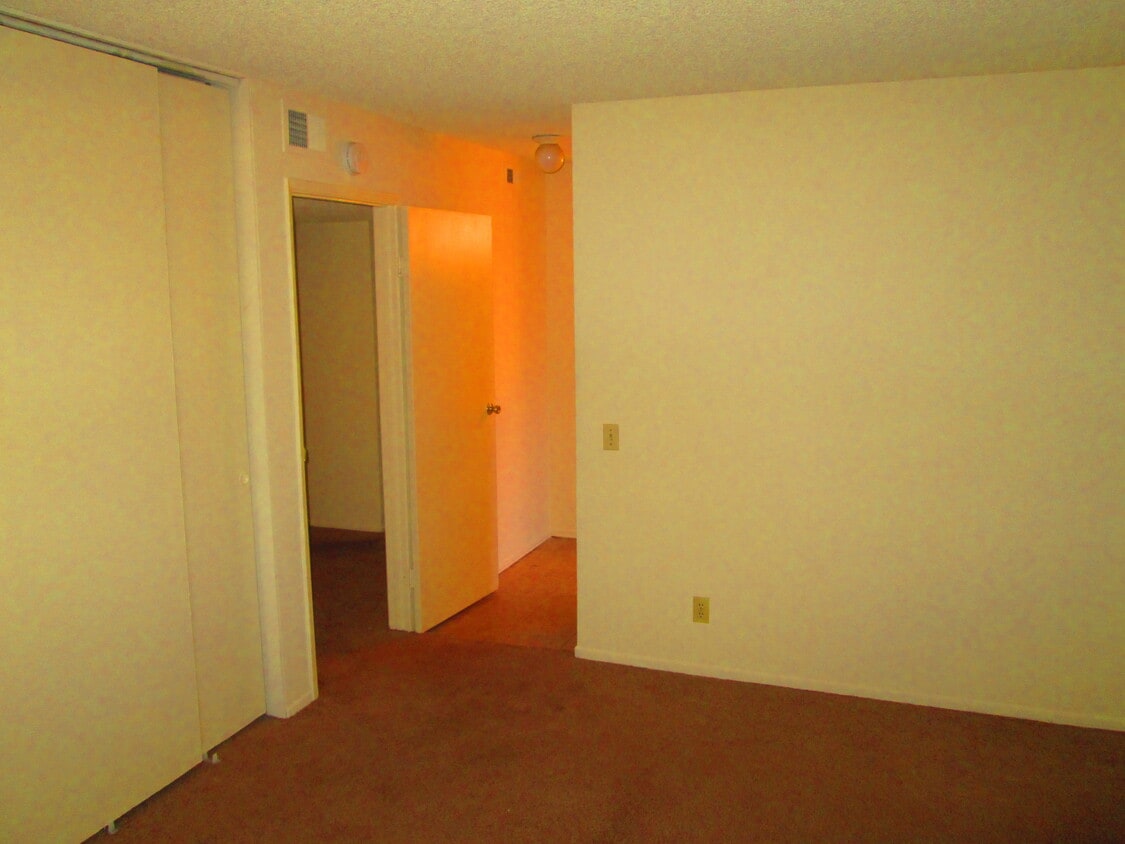 downstairs bedroom - 8192 Whitaker St