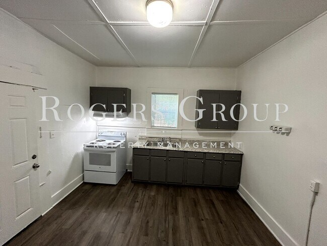 Building Photo - 724 Roberson St