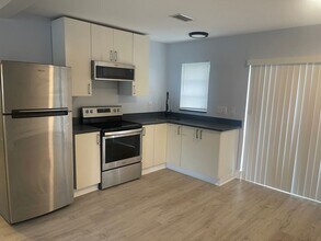 Building Photo - 780 NE 46th Ct