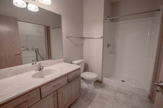 Interior Photo - Granite Shores