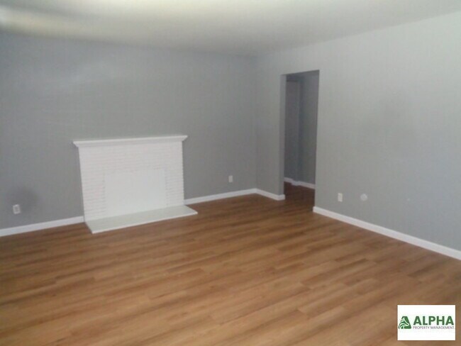 Building Photo - nice three bedroom one bath two car garage