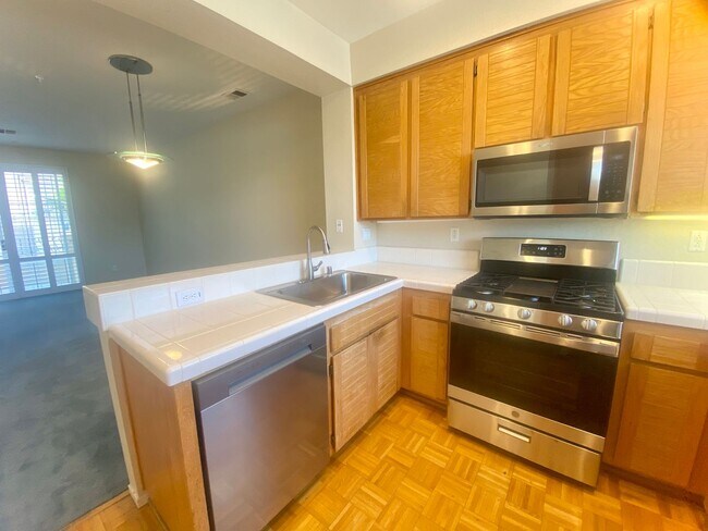 Foto del edificio - Elegant 2-Bedroom, 2.5-Bathroom Townhome for Rent - Milpitas!