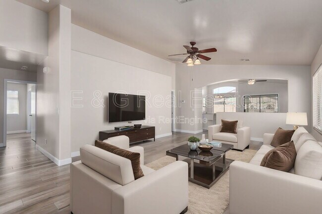 Foto del edificio - 15820 W Monroe St