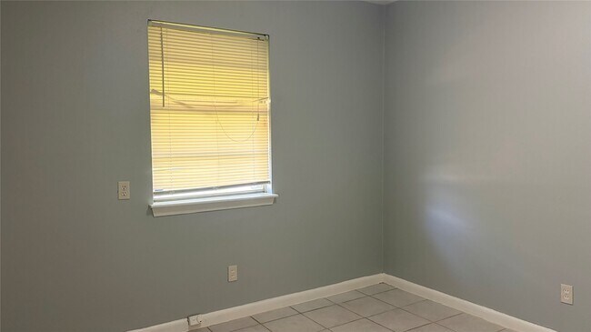 Building Photo - 3007 Akard St