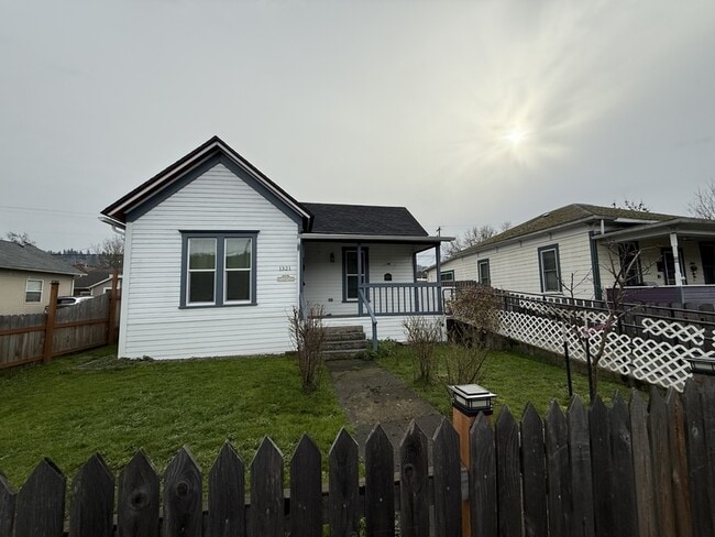 Building Photo - 1321 SE Mill St