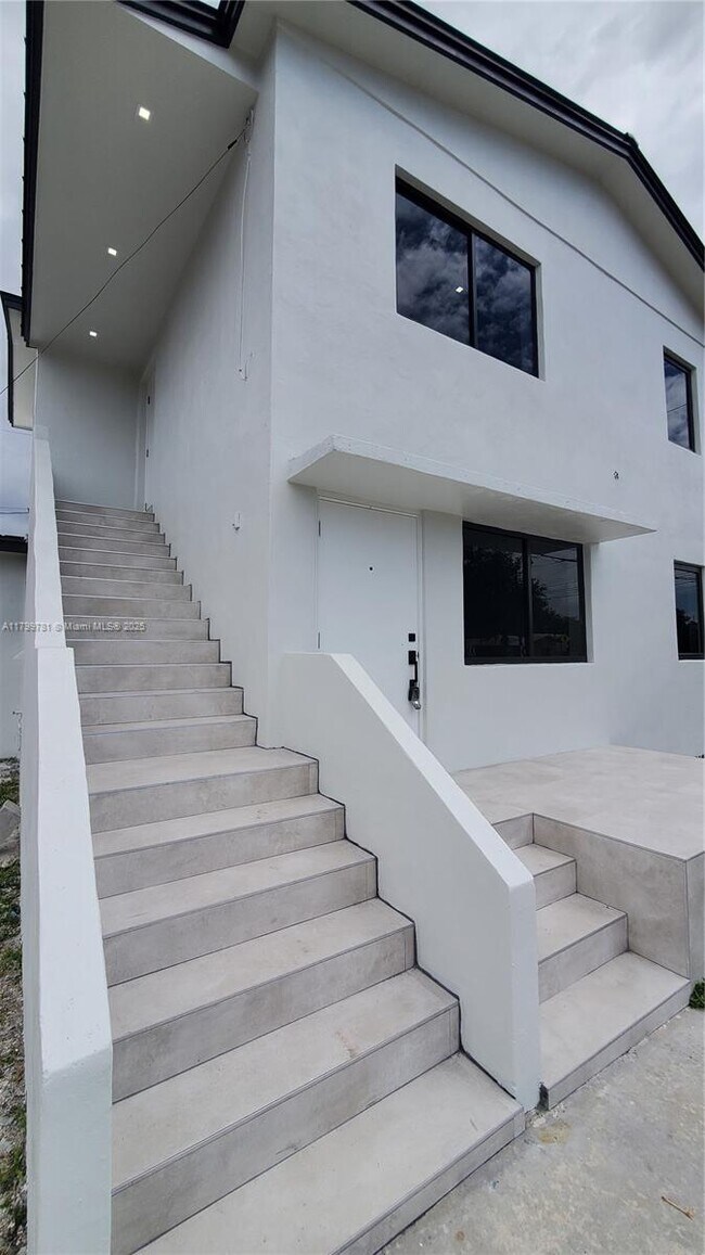 Building Photo - 6201 SW 22nd St