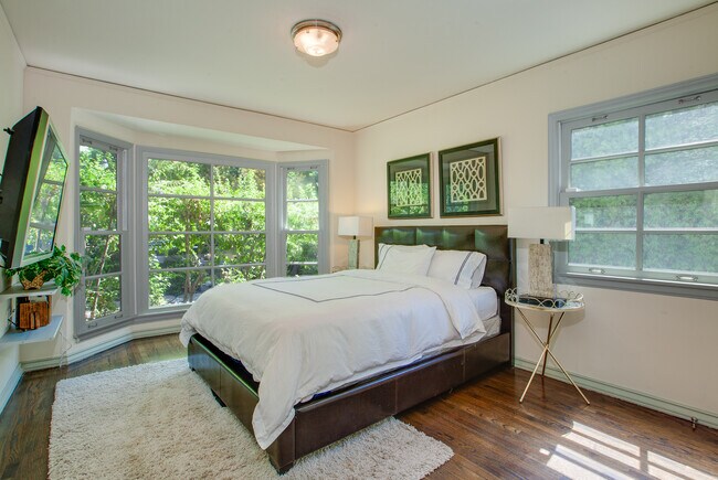 Foto del edificio - 449 Westbourne Dr