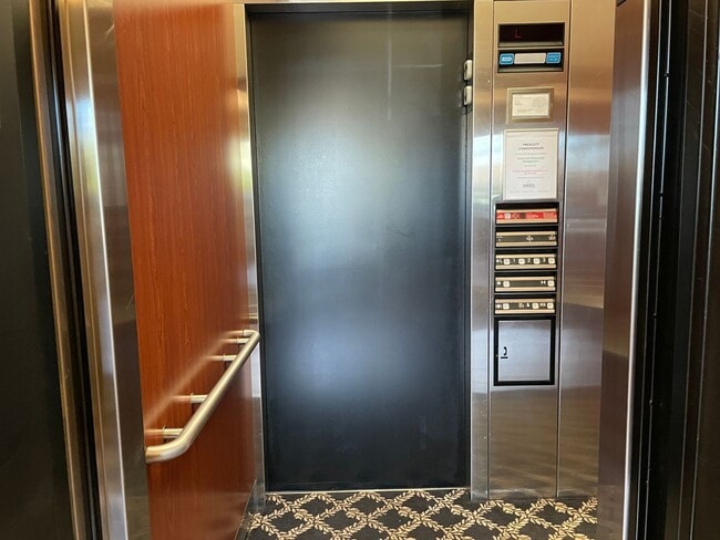 Building Photo - This Wonderful Condo in the Trendy NW Portland Area is Located Just a Block off of 23rd in a Secu...