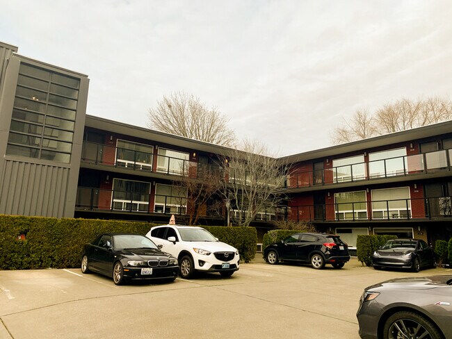 Foto del edificio - 752 Bellevue Ave E