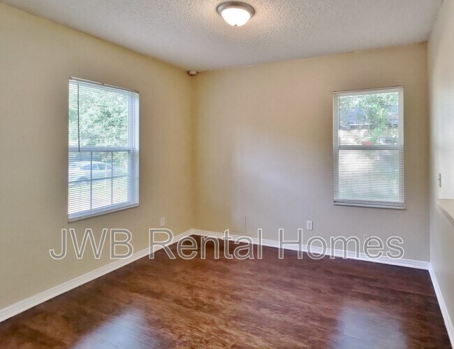 Foto del edificio - 1609 W 24th St