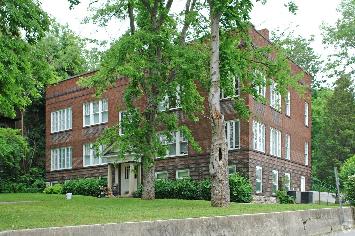Foto principal - 106 Acklen Park Dr