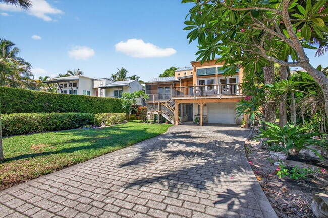 Foto del edificio - 1042 SE St Lucie Blvd